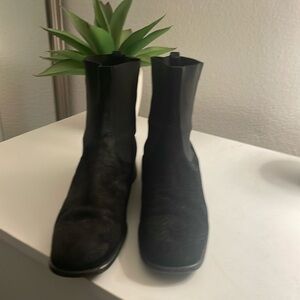 Salvatore ferragamo gently worn. Extremely comfortable. Very good condition.